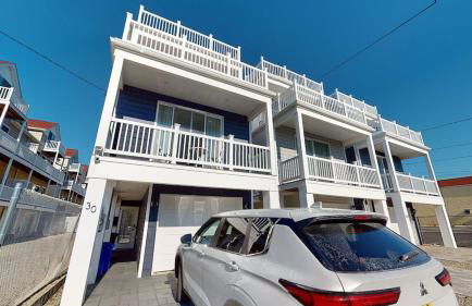 Beach House Steps away from the Boardwalk and Beach with Ocean Views in Seaside Heights! - Foto 59