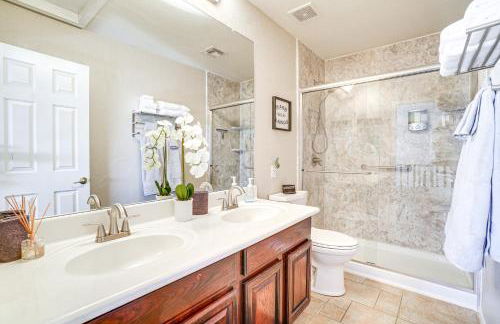 half Mi to Lake Family Home with Hot Tub in Goodyear - Foto 26