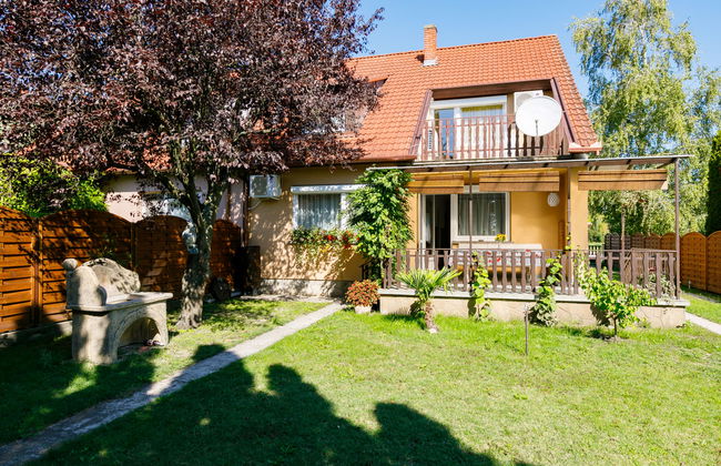 4 bedroom House in Balatonfenyves with garden and terrace - Photo 1