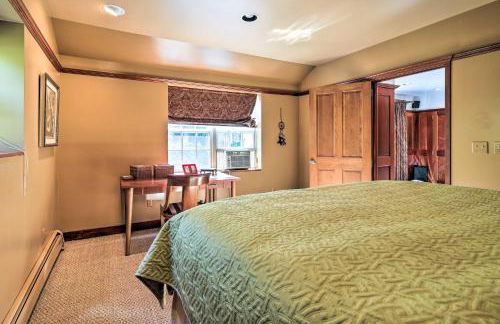 Lovely Brookfield Home with Private Deck and Views - Foto 12