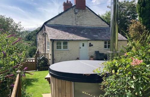 Riverside Cottage - Photo 1