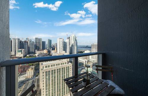 Vibrant Downtown Haven with Rooftop Pool & Parking - Foto 31