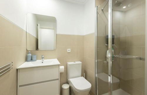 Charming 2 Bedroom Apartment with FREE PARKING close to Torre del Oro by Ocityzen - Foto 37