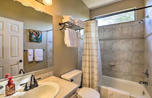 Serene Desert Escape with Porch and Resort-Style Perks - Foto 18