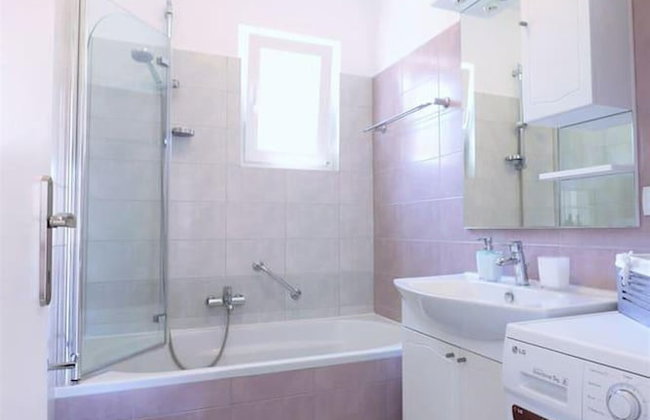 Villa Mendula Trogir - Luxury villa by the beach - heated pool - lush green garden - Photo 37