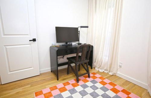 Renovated home seconds from town - Foto 59