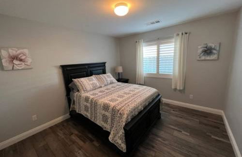 Cadbury 4BR Outdoor Kitchen Sleeps 8 Peaceful - Photo 17