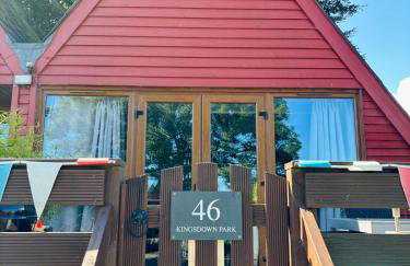 Kingsdowns Top Family Chalet, stunning and cosy interiors, indoor heated pool, mini golf, tennis court, BBQ and beach! - Foto 37