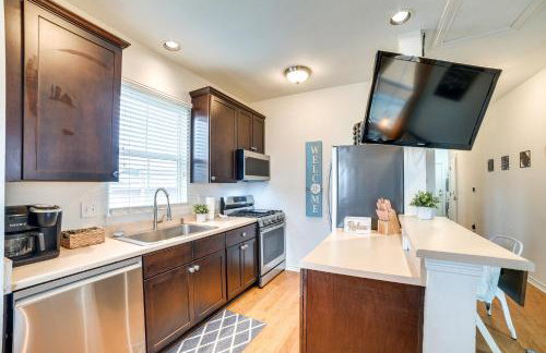 Walk to Beach Family Home with Patio in Galveston - Foto 9