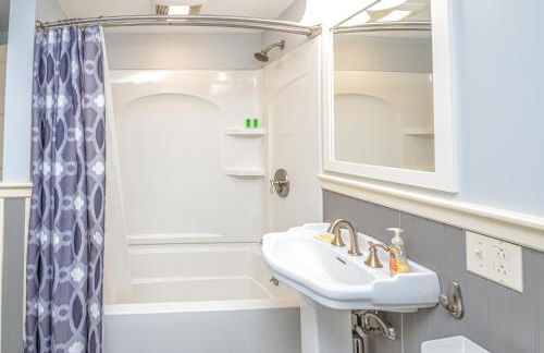 Whispering Waters Farmhouse and Wedding Barn - Foto 42