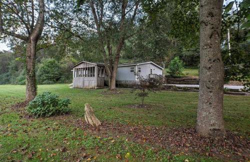 Ooltewah Cabin with Grill, Pool Table and Porch! - Foto 25