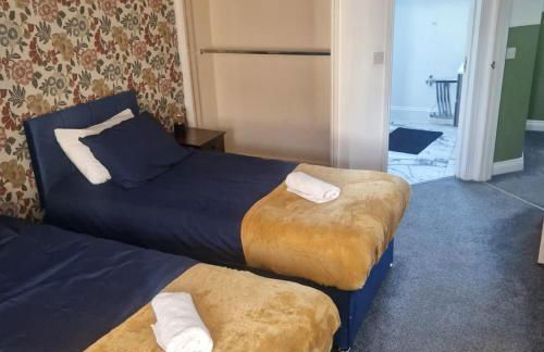 Spacious 3BR Home, 2 Bathrooms, Parking, Rushden - Foto 12