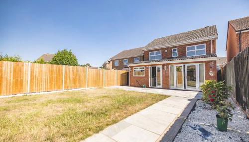 SPACIOUS 3 BEDROOM HOME - GREAT FOR FAMILIES! - By Tempstay - Foto 4