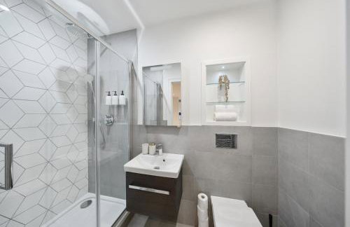 Modern & Cozy 2-Bedroom Apartment plus Parking, Gym, Cinema, Games Room, Workspace - Photo 9