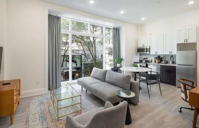 Sosuite Window Wall 1BR Apt w W D Desk - Photo 7