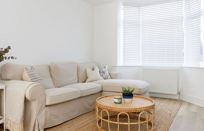 Stylish 2 Bed City Stay - Photo 5