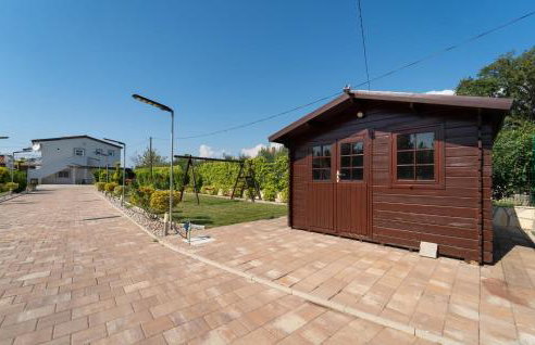 Four-Bedroom Holiday Home In Islam Latinski - Photo 20