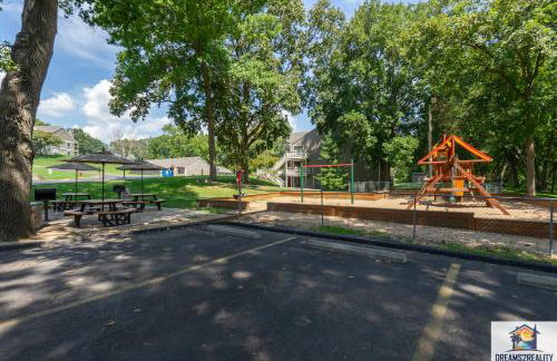 3BR Condo with Lake View - Trout Fishing - Playground - 2 Pools - Stairs Required - FREE TICKETS INCLUDED - PR69-9 - Foto 68