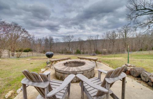 Mountain Home Cabin with Fire Pit Less Than 1 Mi to Lake! - Foto 24