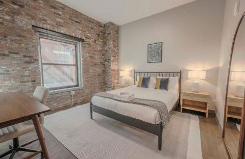 Charming 1 Bedroom Apt Laundry in Unit - Photo 2