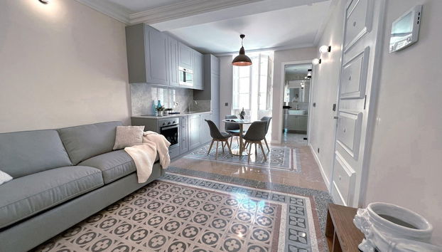 Local Living 2BR 2BA With Patio - Duplex Apartment - Foto 4, Habitación