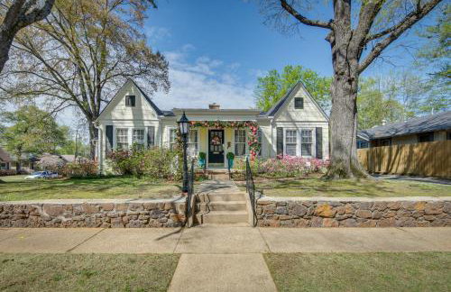 The Pink Azalea - Tyler Home with Yard and Patio! - Foto 33