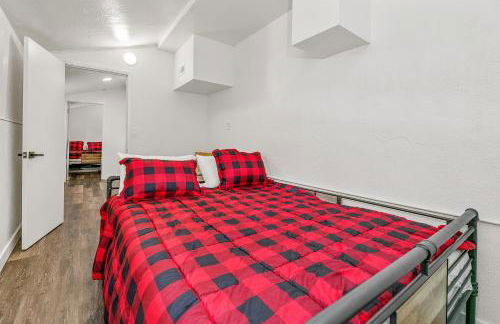 Family Fun Cabin - Mountain home with Game Room, Hot Tub and Lake Views! - Foto 38