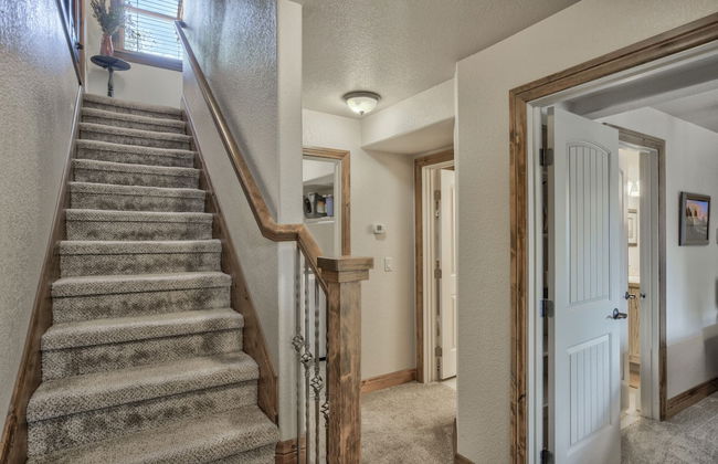 2brdowntown Occmountain Views & Grill - Photo 27