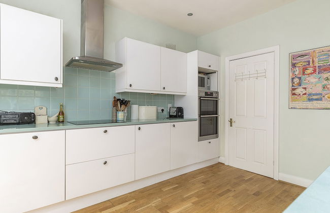 JOIVY Charming 3 bed house with a rooftop terrace - Photo 14