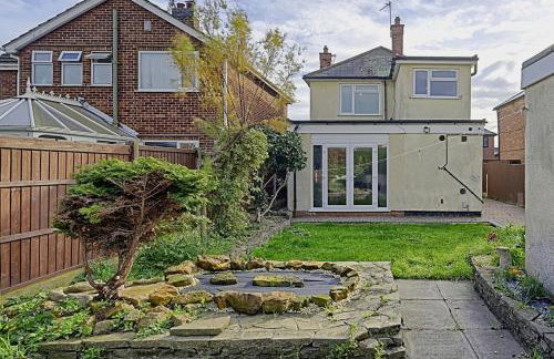 Comfortable 3-Bed Home - Driveway Parking - Foto 24