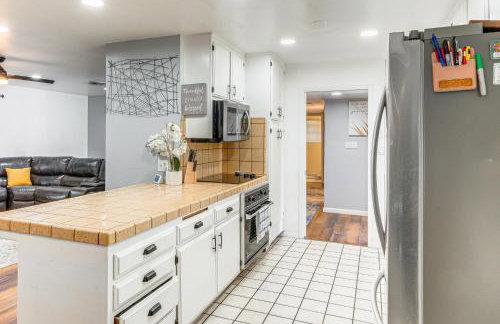 7 Mi to Dtwn Poolside Paradise in Bakersfield! - Photo 7