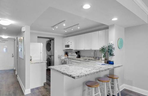 Aruba - Downtown Waterfront 2x2 Dock & Pool Pet-Friendly - Photo 20