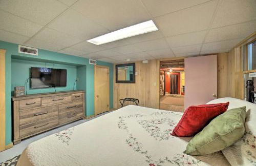 Charming Pymatuning Lake House Near Park and Beach - Photo 19