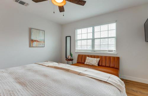 Modern Fischer House with Deck, Fire Pit and Hot Tub! - Foto 20