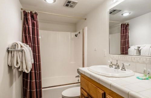 Walk to Lift Updated 2 Bedroom 2 and a Half Bathrooms 1849 Condos 209 Steps to Canyon Lodge Sleeps 6 - Foto 8