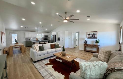 Lucky Cowboy Lodge Near WinStar - Cozy 3BR Home - Foto 19