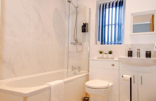 City Centre - FREE PARKING, BUSINESS STAYS, FAMILIES, RELOCATORS - Foto 16