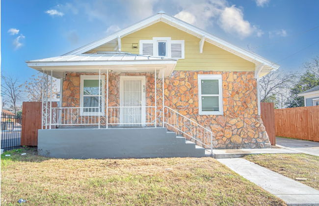 Wonderful 3 BR 2 BA Near Downtown - Photo 27