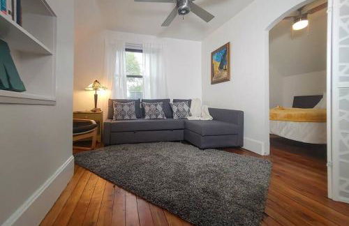 Historic w/deck, king bed & air by Lake Michigan - Foto 15