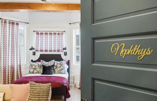 The Raven - 2nd Floor South Wing - Photo 15