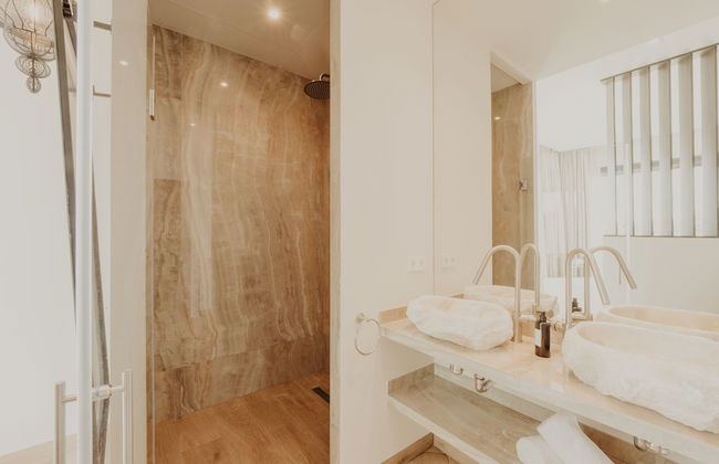 Comfy Studios Hotel - Photo 49