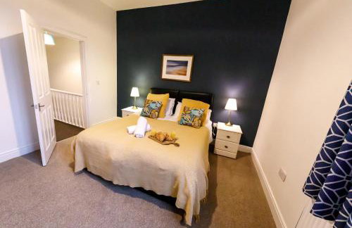 Bright and Well-Kept 3-Bed Property! Free Parking - Foto 27