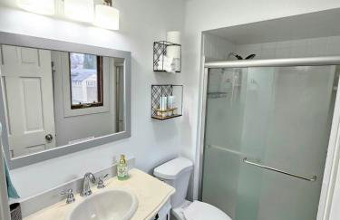 Modern 4BR Near Six Flags & Naval Base - Foto 32