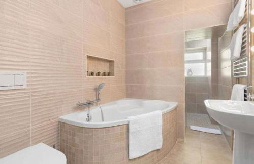 Pendine Sands Edith Villas - a luxury seaside home with beautiful sea views - Photo 43