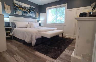 Stunning Lake Home w arcade and huge deck - Foto 15