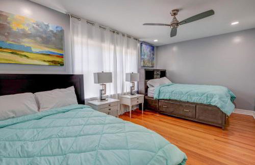 Spacious 5-BR House near Transit w Parking - Foto 13