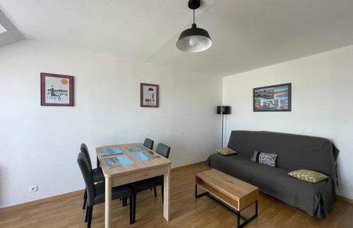 L'air marin Apt avec belle terrasse vue dégagée séjour lumineux 10 mn à pied mer et centre Port en Bessin, tous commerces et restaurants, proche Bayeux et Omaha Beach - Photo 3