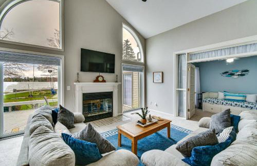 Lakefront Fall Home w/ Deck & Dock in Oscoda Twp! - Foto 1