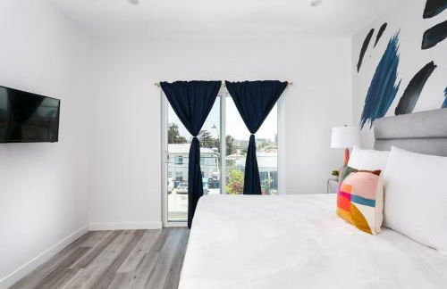 Upscale LA Getaway Sleeps 8 with Free Parking - Foto 16