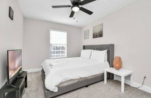 Tranquil 4-BR Oasis With Pool & Backyard Bliss! - Foto 9